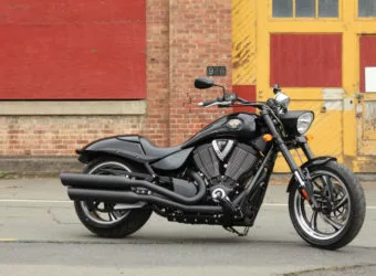 1007_hbkp_01_z2B2011_victory_motorcycles_preview2Bvictory_vegas_8_ball
