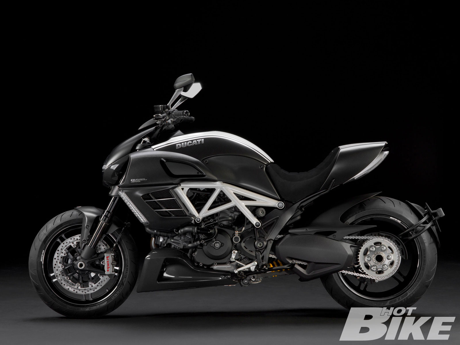 2013 CVO Breakout Road Test & Ducati Diavel AMG - Hot Bike Magazine