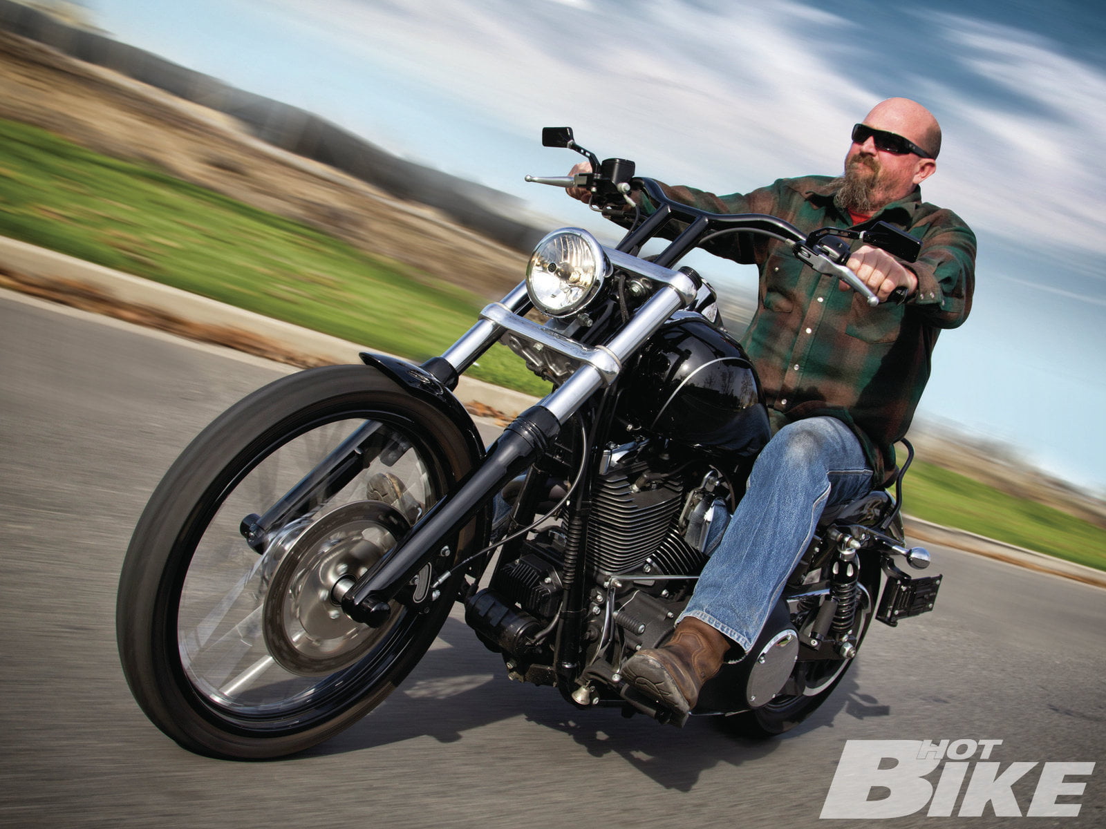 Harley Davidson, West Coast T Bars, and Avon - Dyna In | Hot Bike Magazine