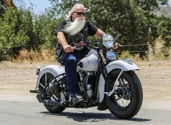 Scratch rides 97-Point 1940 Knucklehead FL