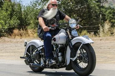 Scratch rides 97-Point 1940 Knucklehead FL