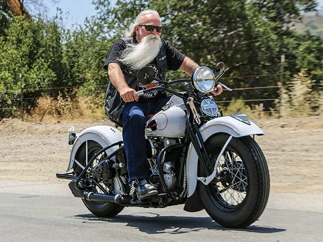 Scratch rides 97-Point 1940 Knucklehead FL