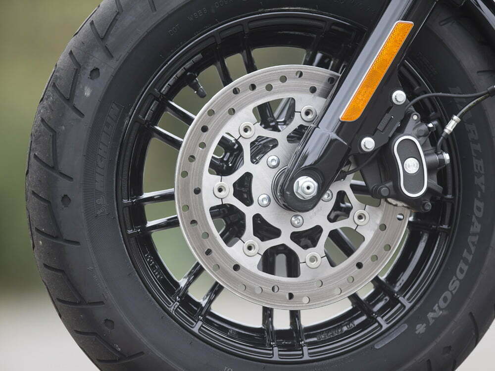 Split nine-spoke cast aluminum wheels