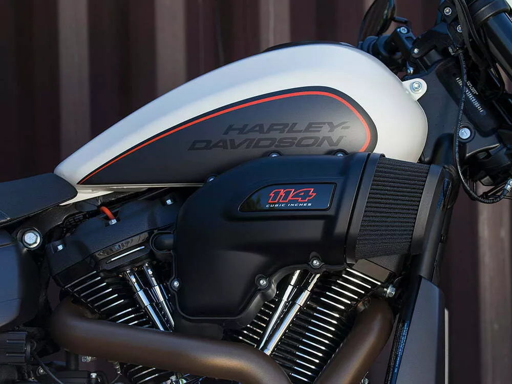 Harley-Davidson FXDR 114 upswept intake