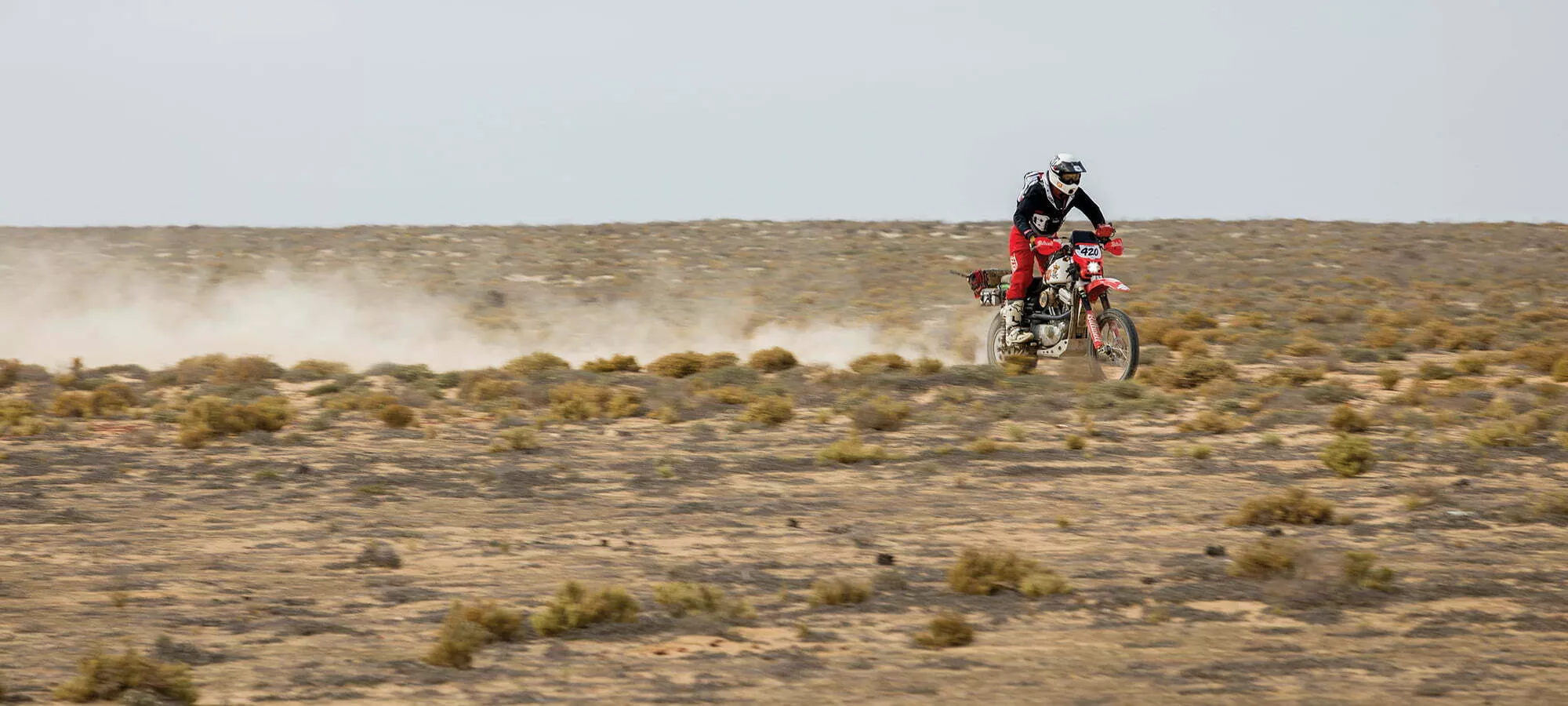 frijole 883 racing in baja desert