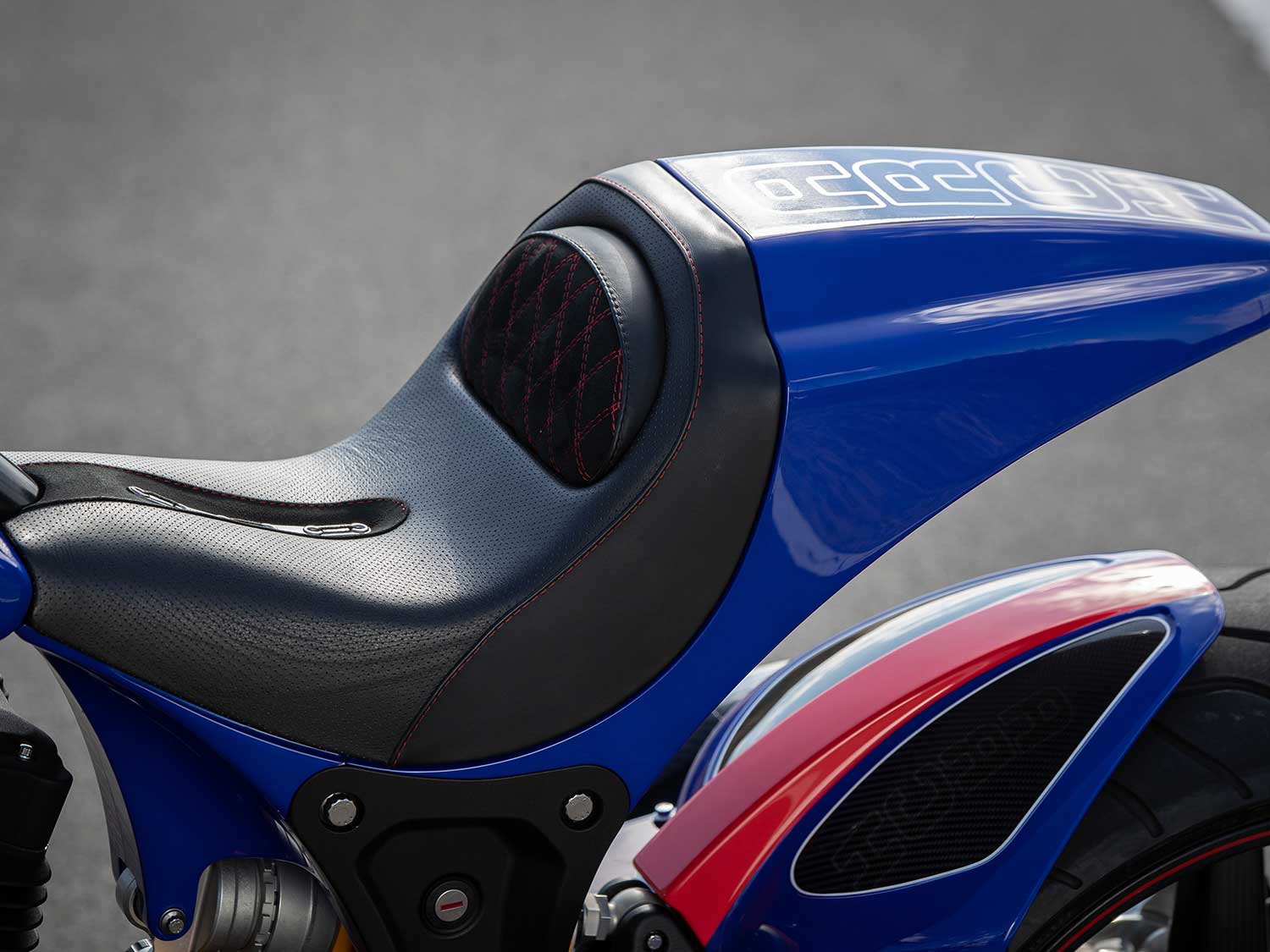 A new seat, new carbon fiber fenders, as well as a redesigned tailsection are meant to improve comfort and contact.