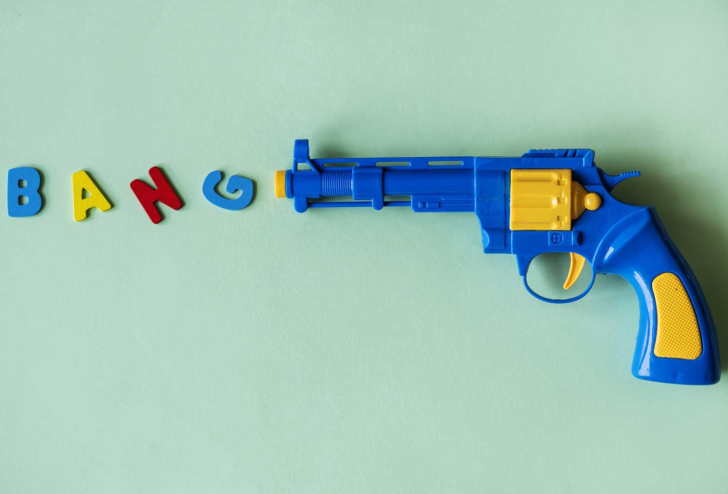 Toy dart guns can provide your kids with hours of indoor or outdoor entertainment.