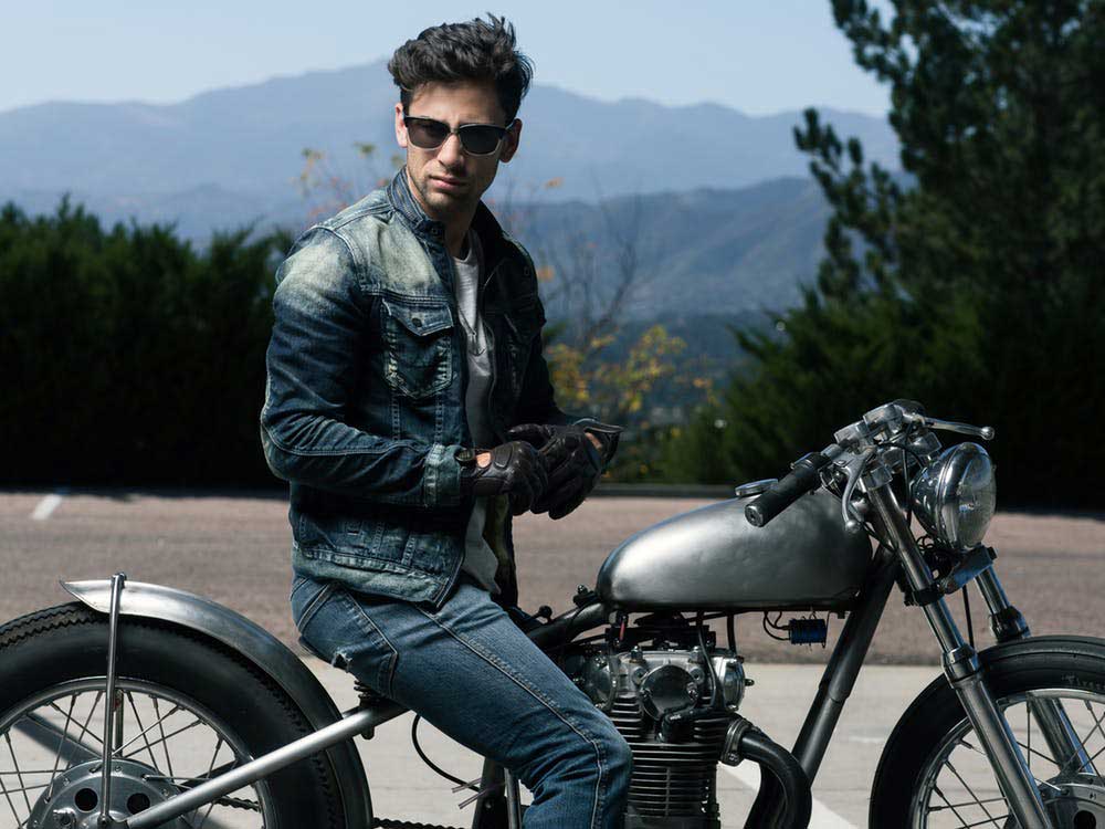 Motorcyclist wears sunglasses