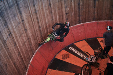 01-front-tire-climbing-wall-of-death