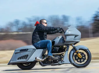 03-ddcc-road-king-fxr-harley-davidson-riding