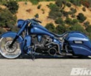 1105-hbkp-pl2006-harley-davidson-softail-deluxe-customside-view