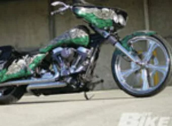 1109-hbkp-pl2009-harley-davidson-street-glideside-view