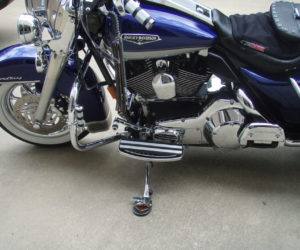 1111-hbkp-01-okickshoetm-attached-kick-stand-coaster-stabilizes-bike-on-soft-and-uneven-surfaces_1