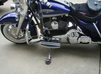 1111-hbkp-01-okickshoetm-attached-kick-stand-coaster-stabilizes-bike-on-soft-and-uneven-surfaces_1
