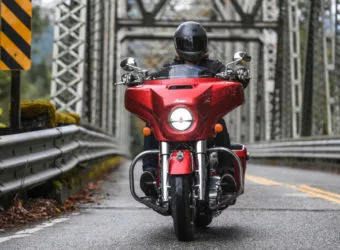 2019-indian-chieftain-over-bridge