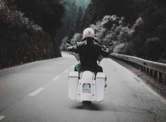 lead-motowhite
