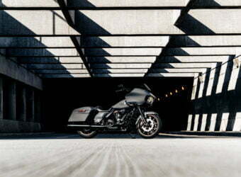 210249_my22_fltrxst_road_glide_st_beauty_tr_0006