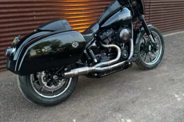 HPi-Softail-FXLRST-Exhaust-01