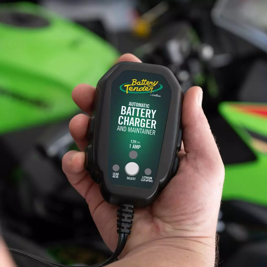 Battery Tender Junior 12V 750mA Smart Charger First Look