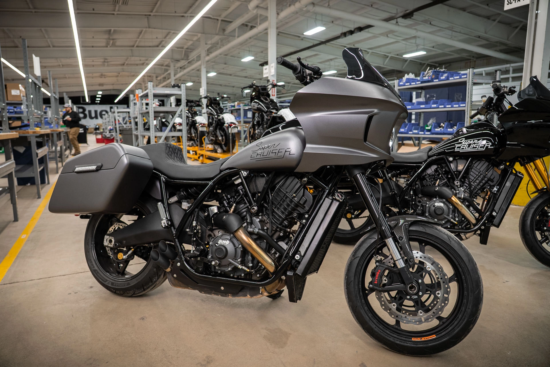 BUELL SUPER CRUISER CUSTOM BAGGER 03