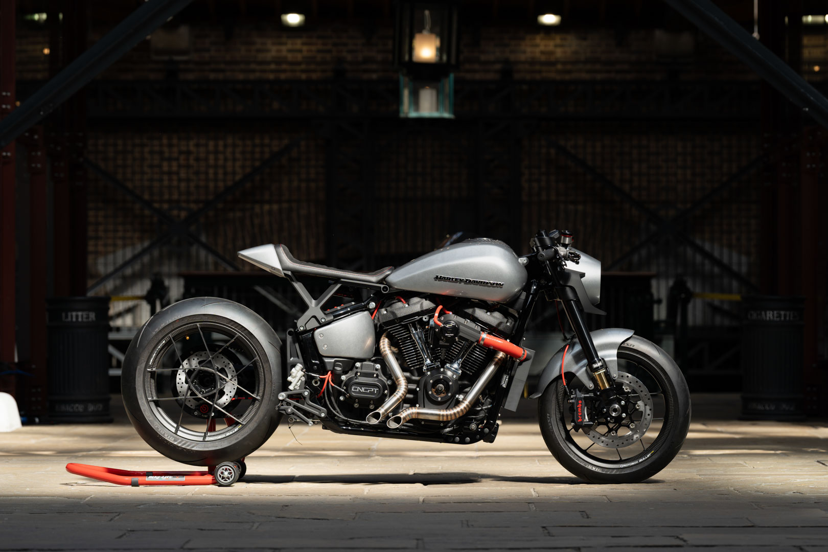 CNCPT MOTO HARLEY SOFTAIL CAFE RACER02