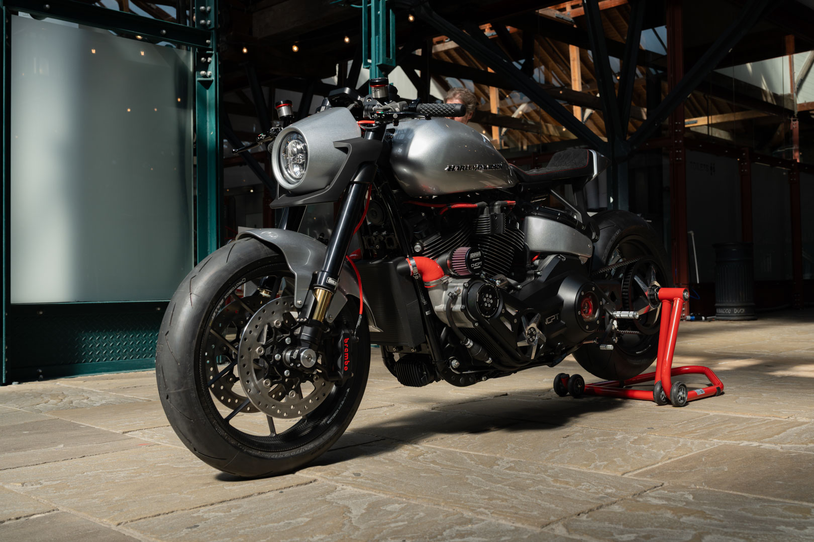 CNCPT MOTO HARLEY SOFTAIL CAFE RACER04
