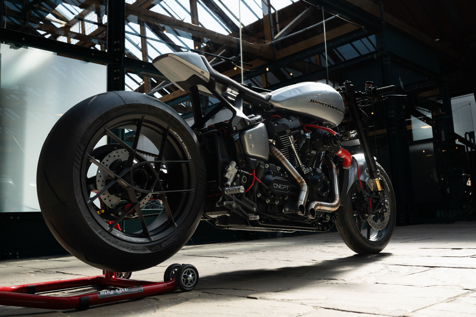 CNCPT MOTO HARLEY SOFTAIL CAFE RACER08