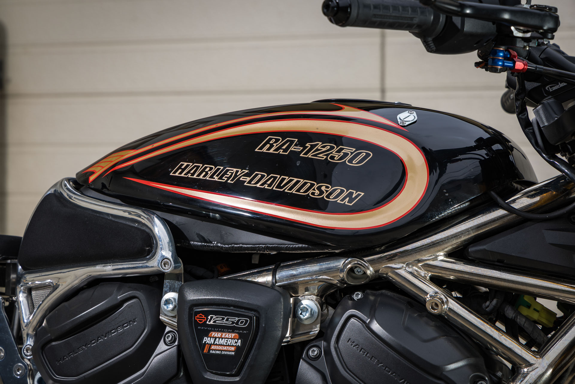 HOT DOCK CUSTOMS HARLEY PAN AMERICA 2 08