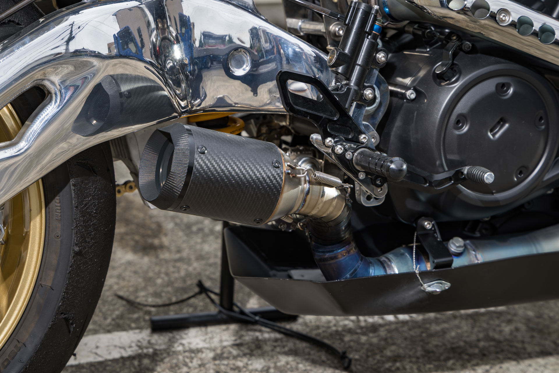 HOT DOCK CUSTOMS HARLEY PAN AMERICA 2 09